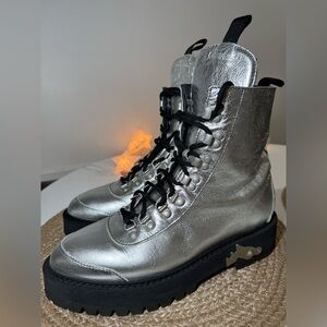 Off White metallic finish ankle boots. Size 9,5. Worn once. Excellent condition